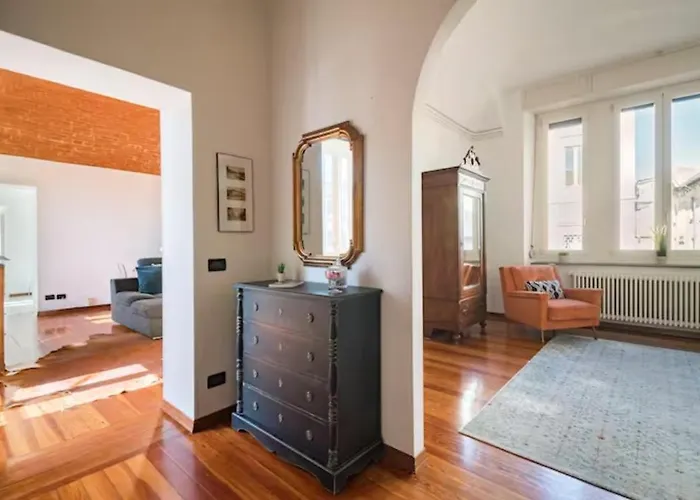 Large, Luxurious Family In Biella's Historic Center Μπιέλλα