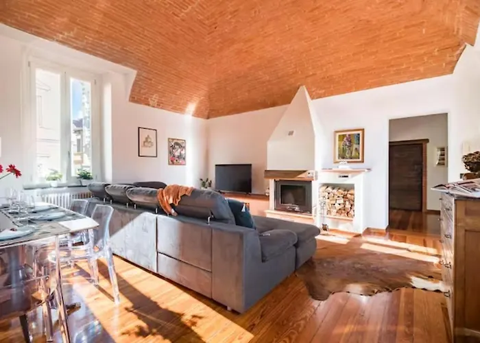 Large, Luxurious Family In Biella's Historic Center Μπιέλλα