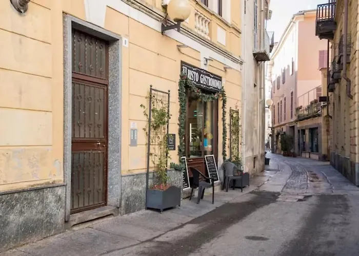 Διαμέρισμα Large, Luxurious Family In Biella's Historic Center *